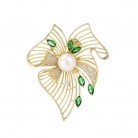 A Pearl Brooch With A Leaf That Knows Autumn